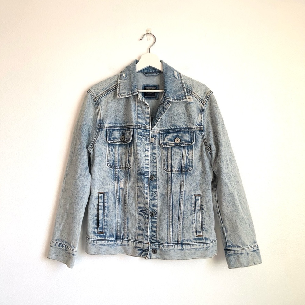 Abercrombie & Fitch Light Acid Wash Distressed Denim Jean Jacket Size Small